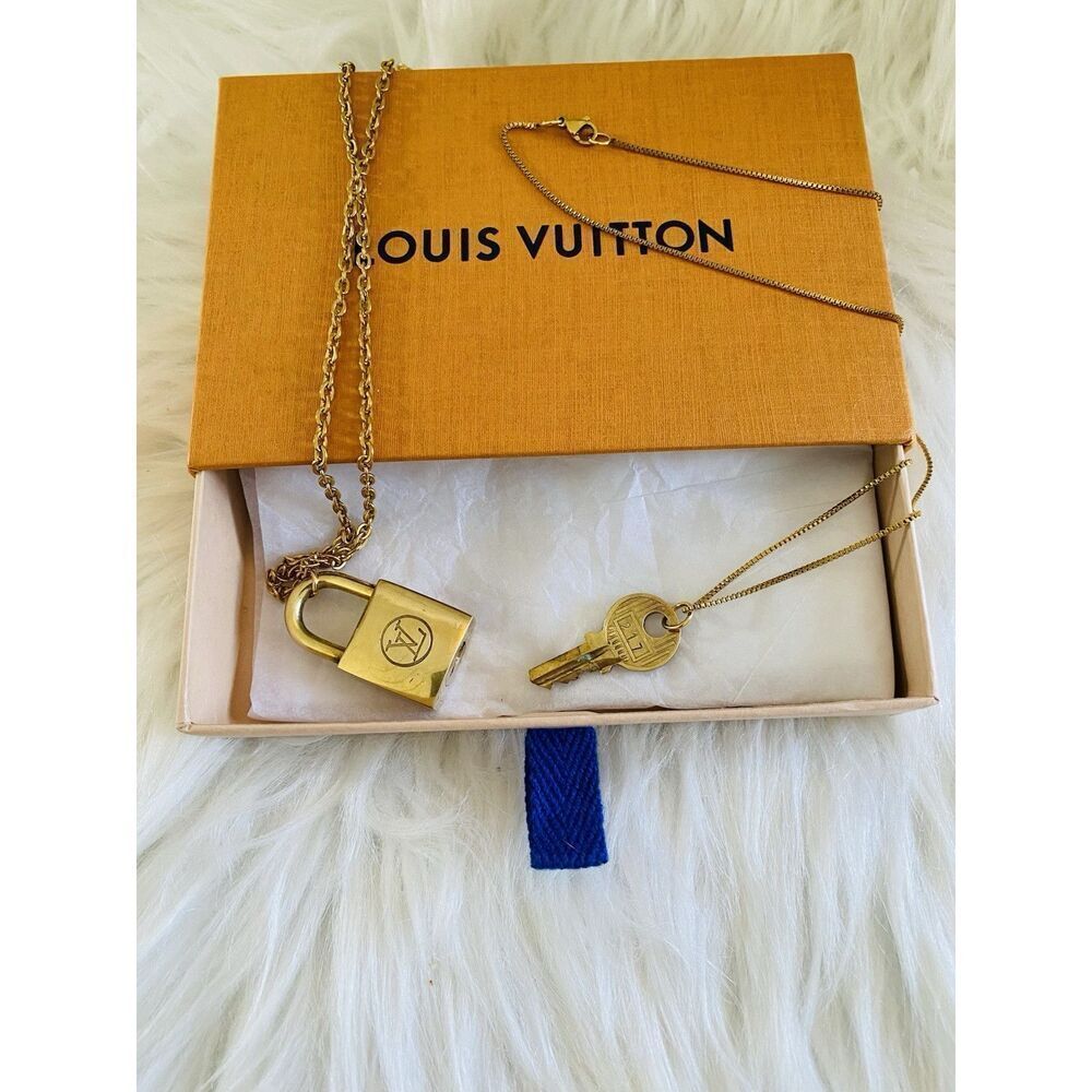 🛍️ Louis Vuitton Authentic Lock And Key Authentic On Non Branded Chains.